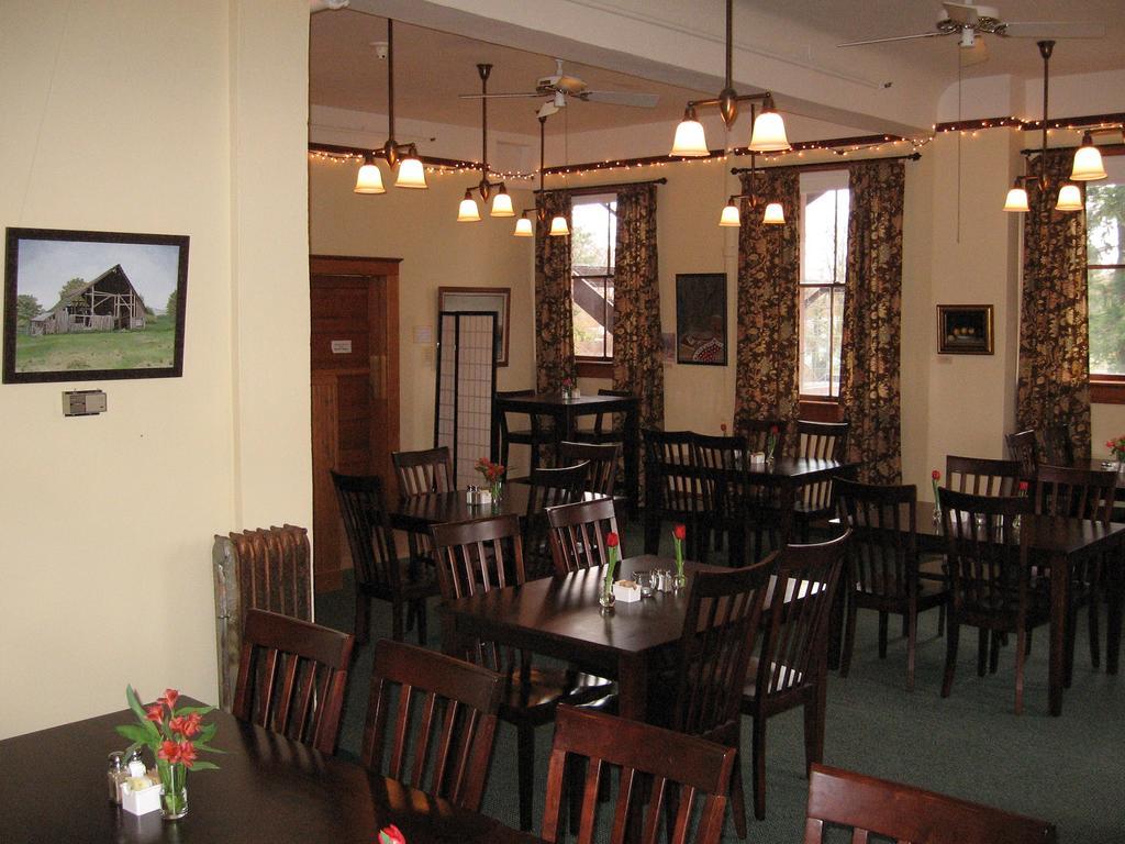 Balch Hotel Dufur Esterno foto
