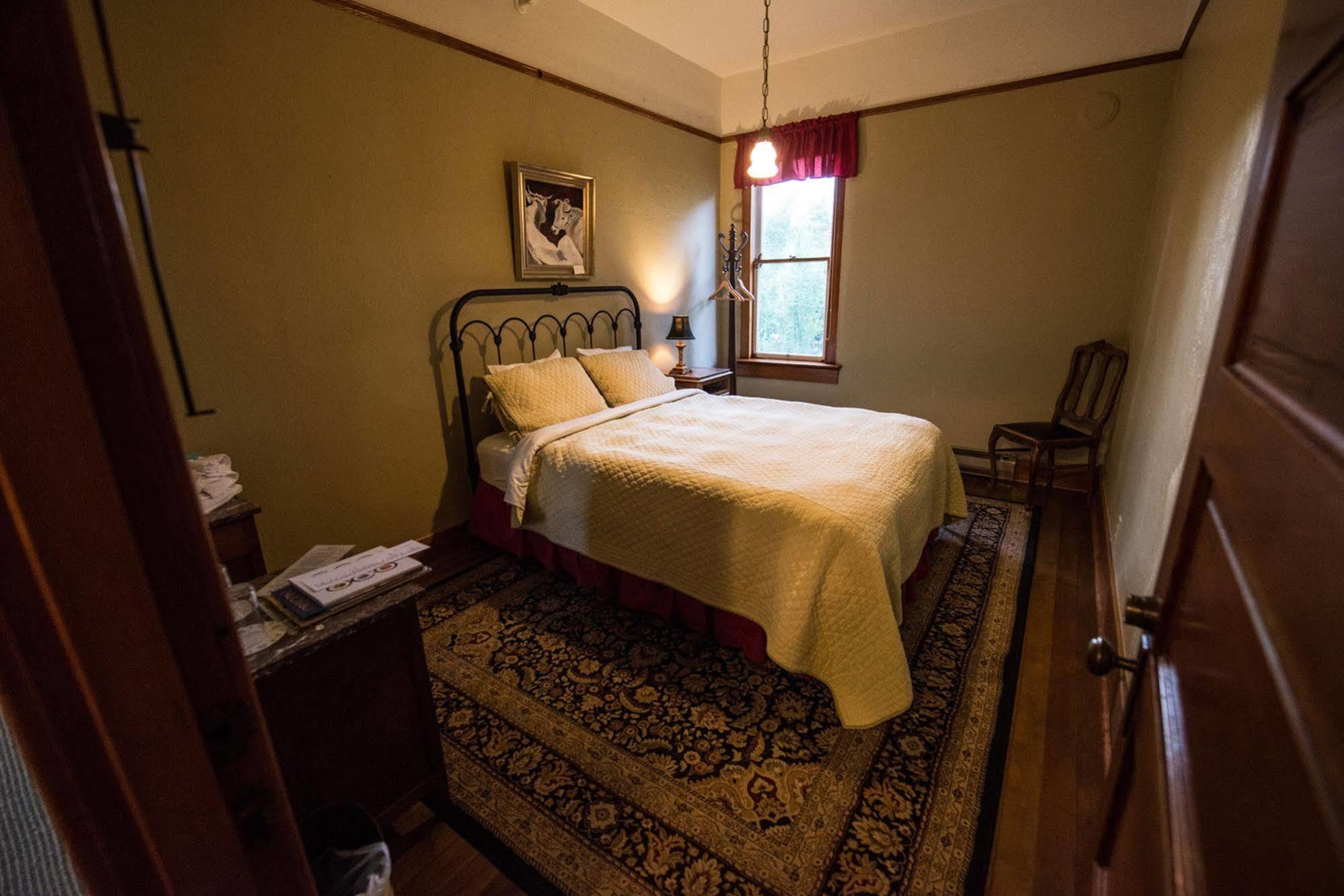 Balch Hotel Dufur Esterno foto
