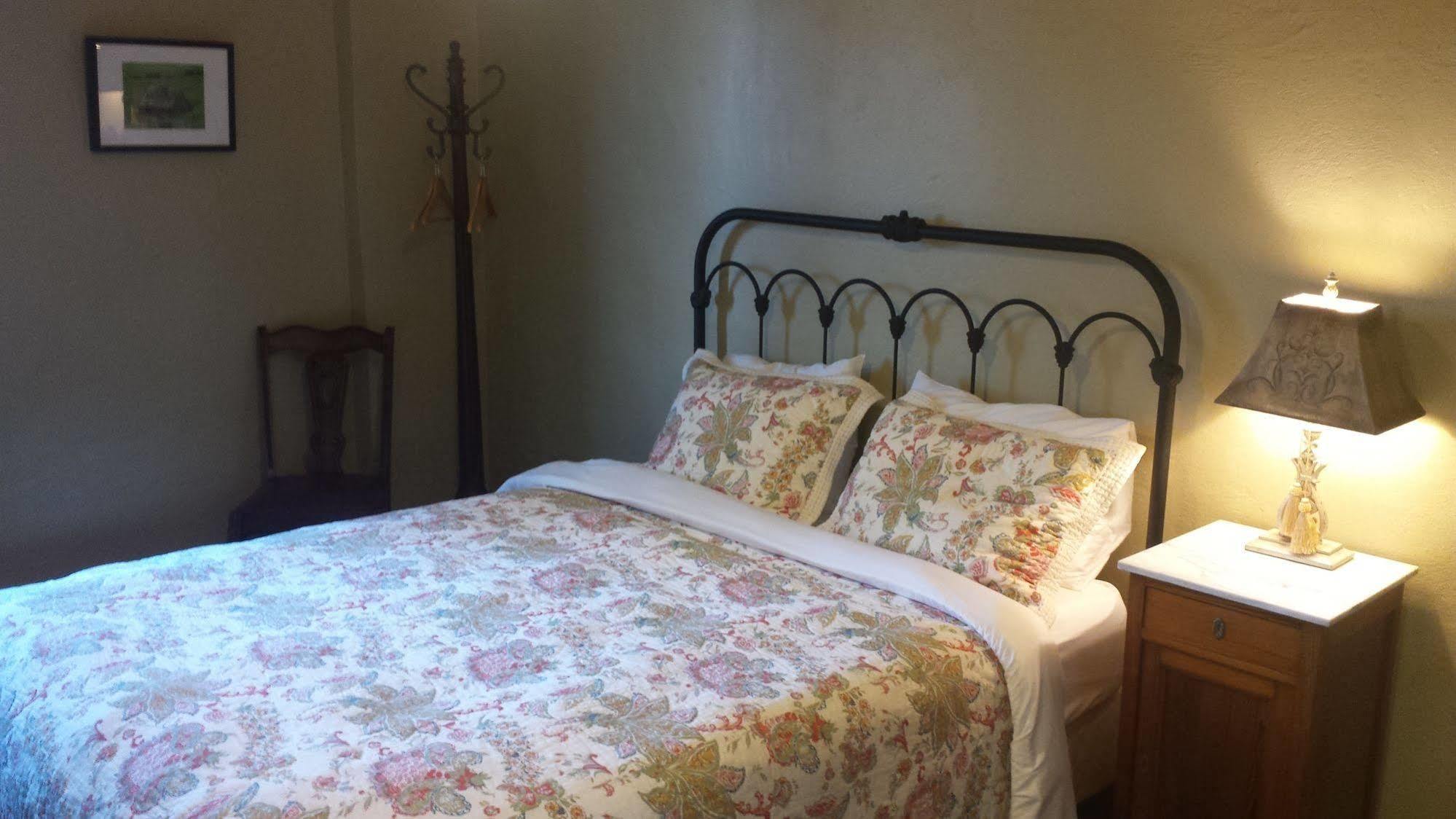 Balch Hotel Dufur Esterno foto